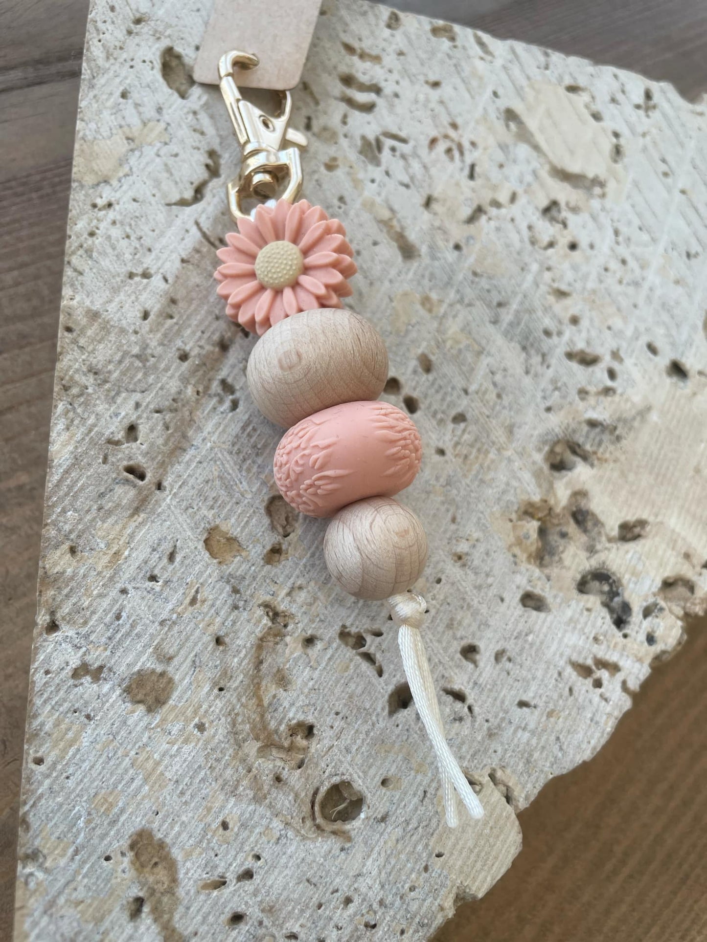 KRAFT CREACIONS - Peach Daisy Keyring